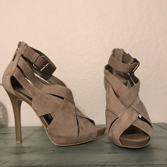 BCBG Bg Quod size 6.5 color taupe suede/ calf - Picture 2 of 4